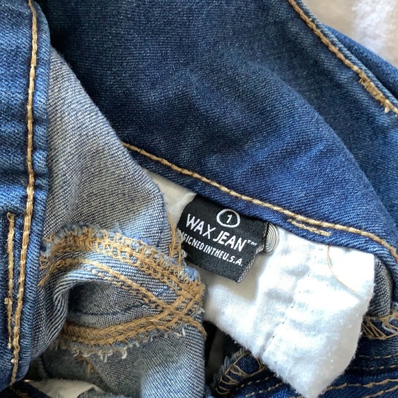 Juniors Stretched Ripped Jeans - Picture 8 of 8